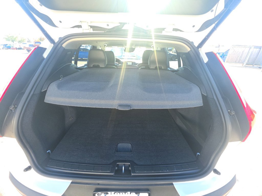 Used 2020 Volvo XC40 T4 Momentum FWD image 33