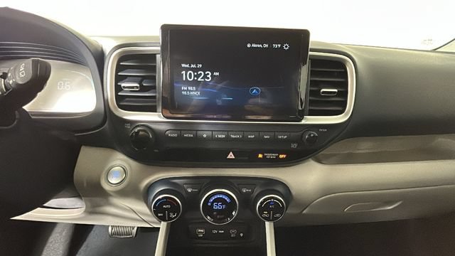 Used 2025 Hyundai Venue Limited FWD image 23