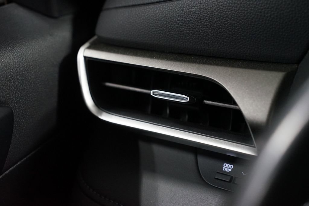 Used 2023 Toyota Highlander LE image 25