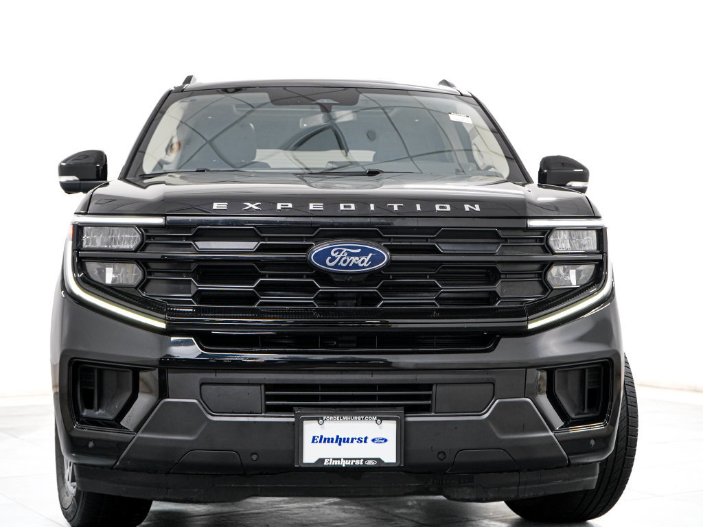 Used 2025 Ford Expedition Active AWD/4WD image 3