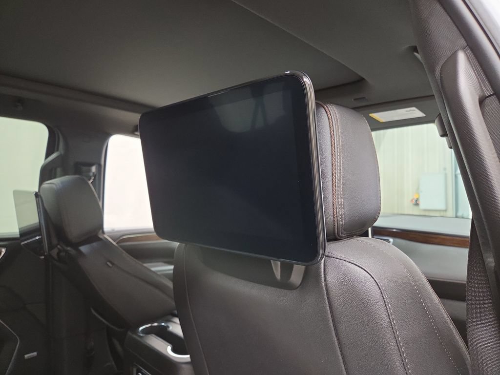 Certified 2023 Chevrolet Suburban High Country w/ Premium Package 2 AWD/4WD image 12