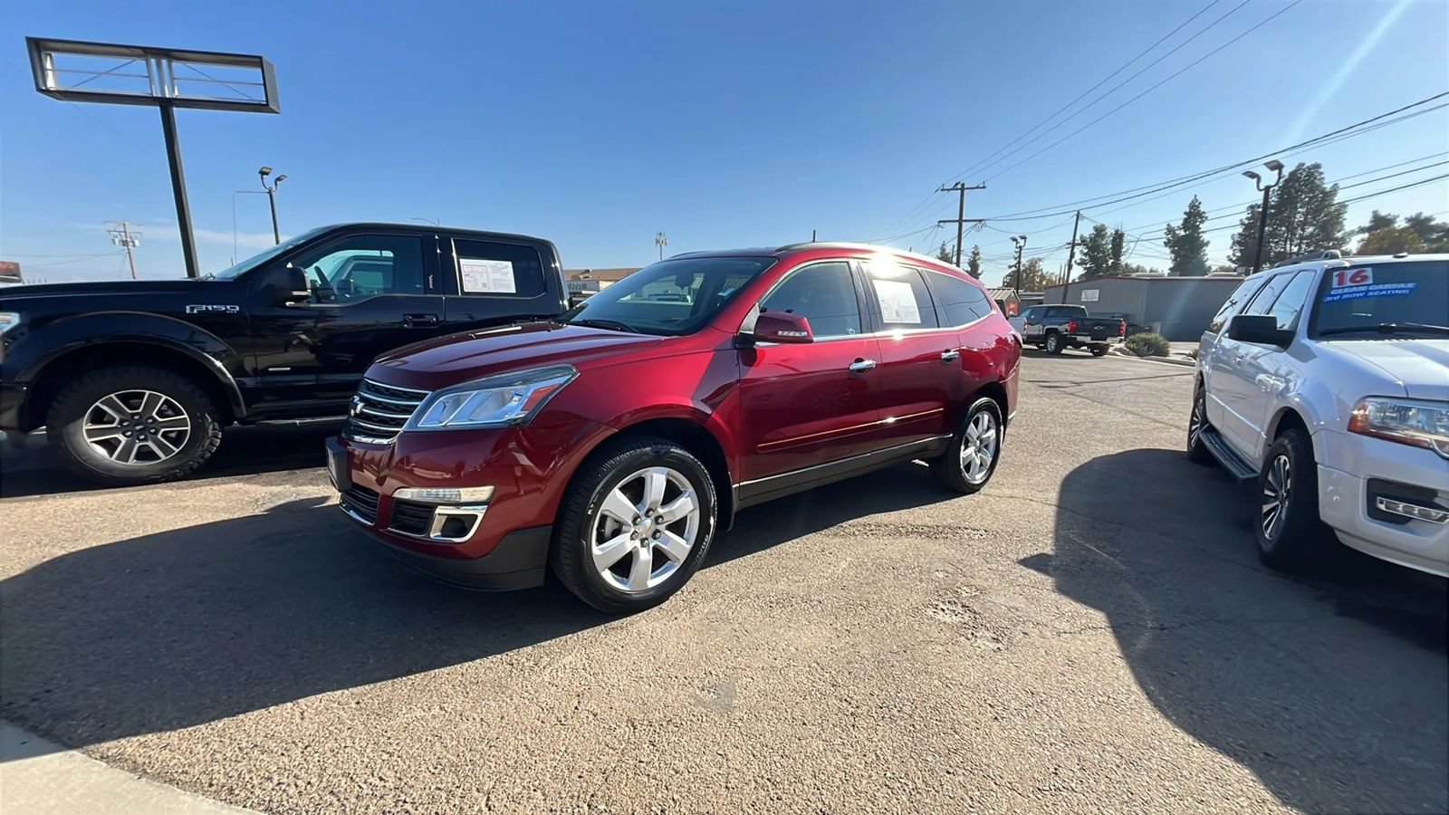 Used 2017 Chevrolet Traverse LT w/ Style and Technology Package FWD image 1