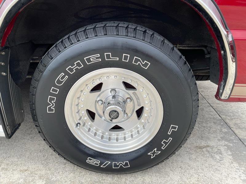 Used 1999 Ford E-150 and Econoline 150 RWD image 16