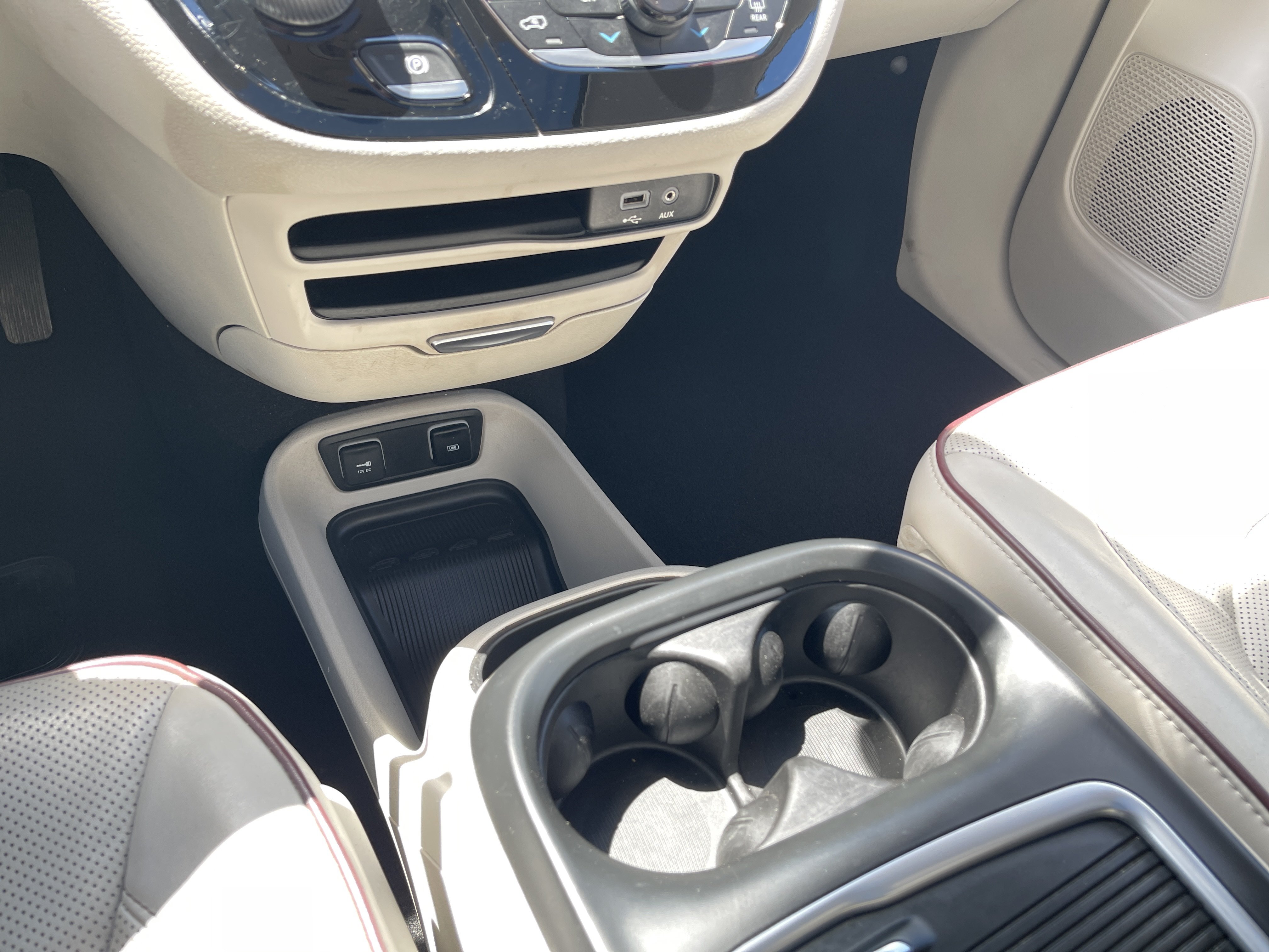 Used 2020 Chrysler Pacifica Limited FWD image 26