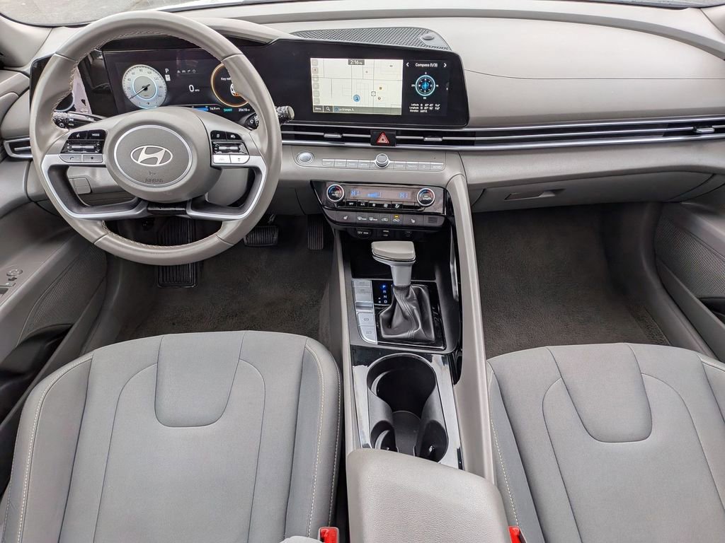 Used 2025 Hyundai Elantra SEL FWD image 21