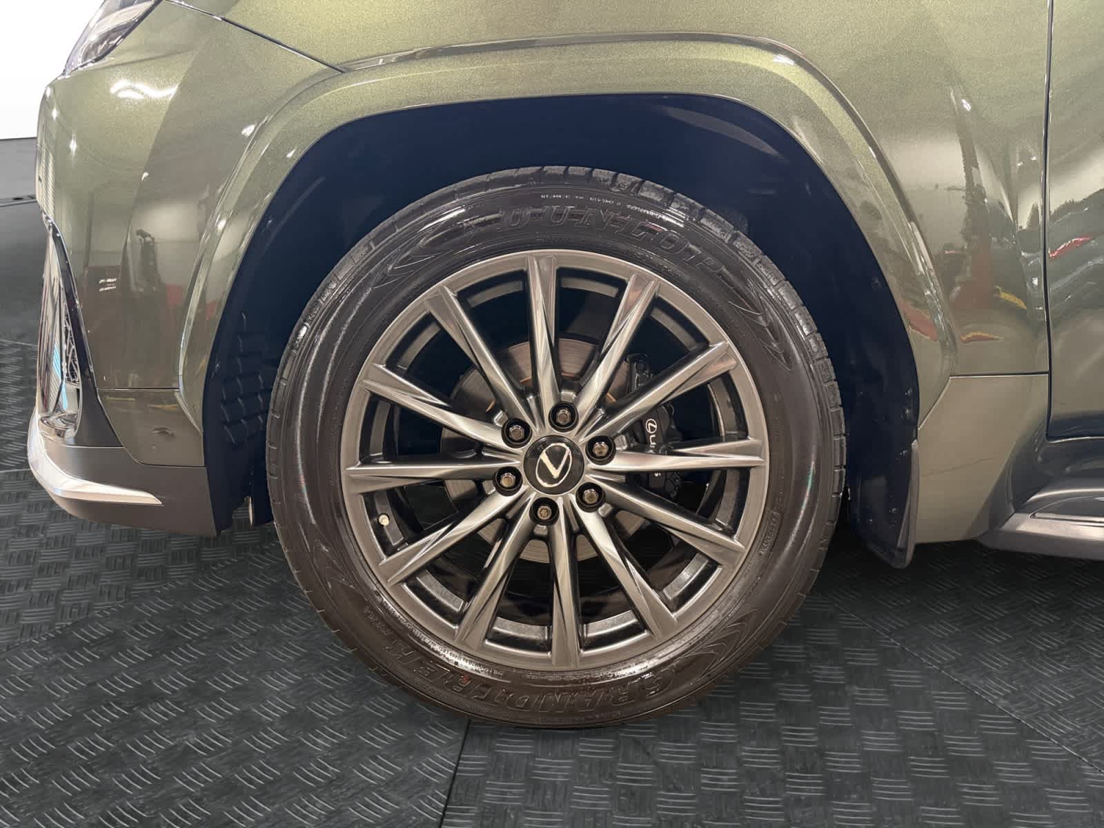 Used 2023 Lexus LX 600 F Sport w/ Accessory Package (Z1) AWD/4WD image 15