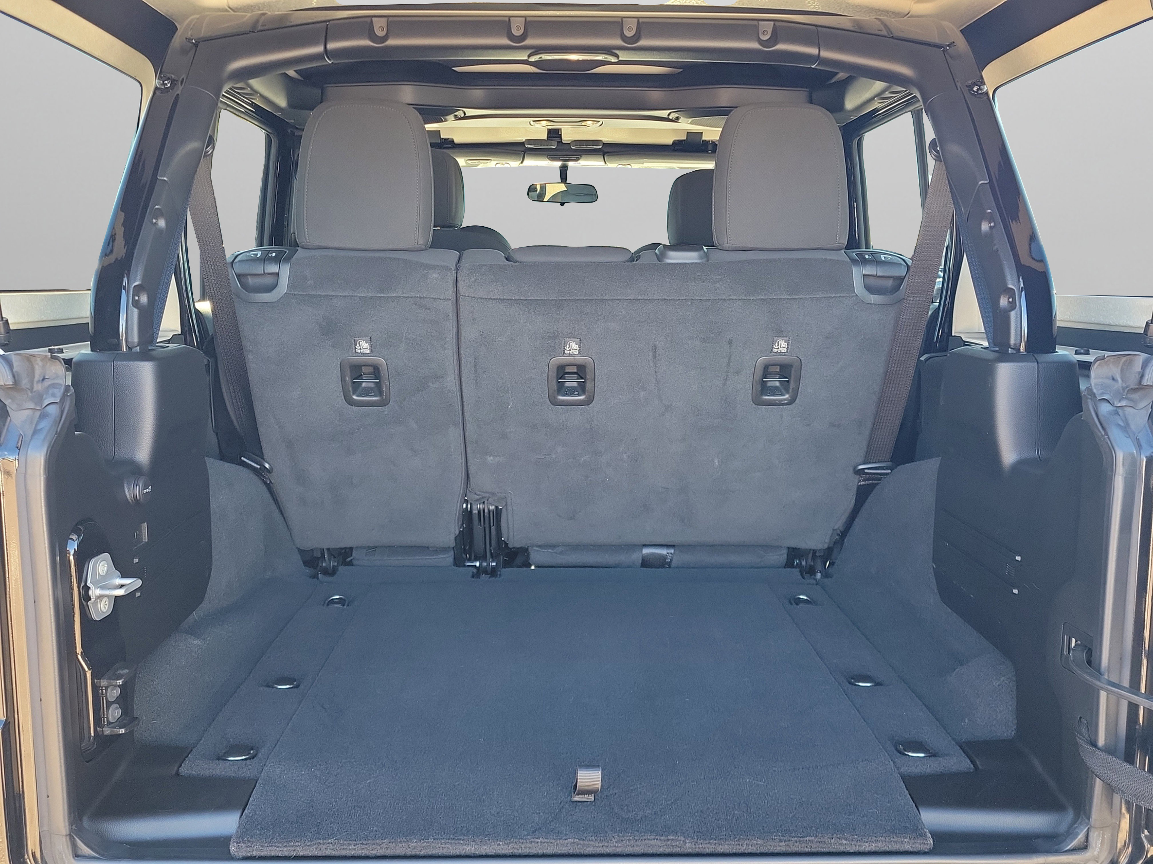 Used 2021 Jeep Wrangler Unlimited Rubicon w/ Xtreme Recon 35" Tire Package image 32