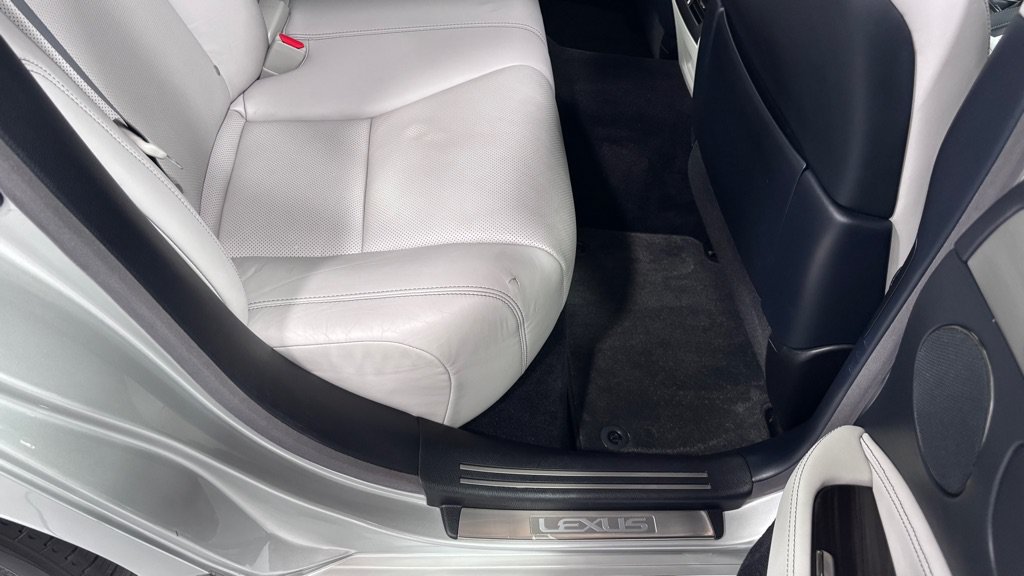 Used 2017 Lexus LS 460 w/ Comfort Package RWD image 25