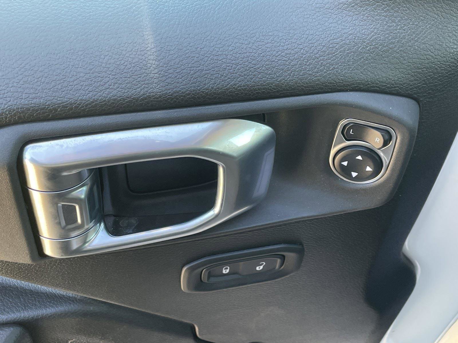 Used 2025 Jeep Gladiator Sport image 10