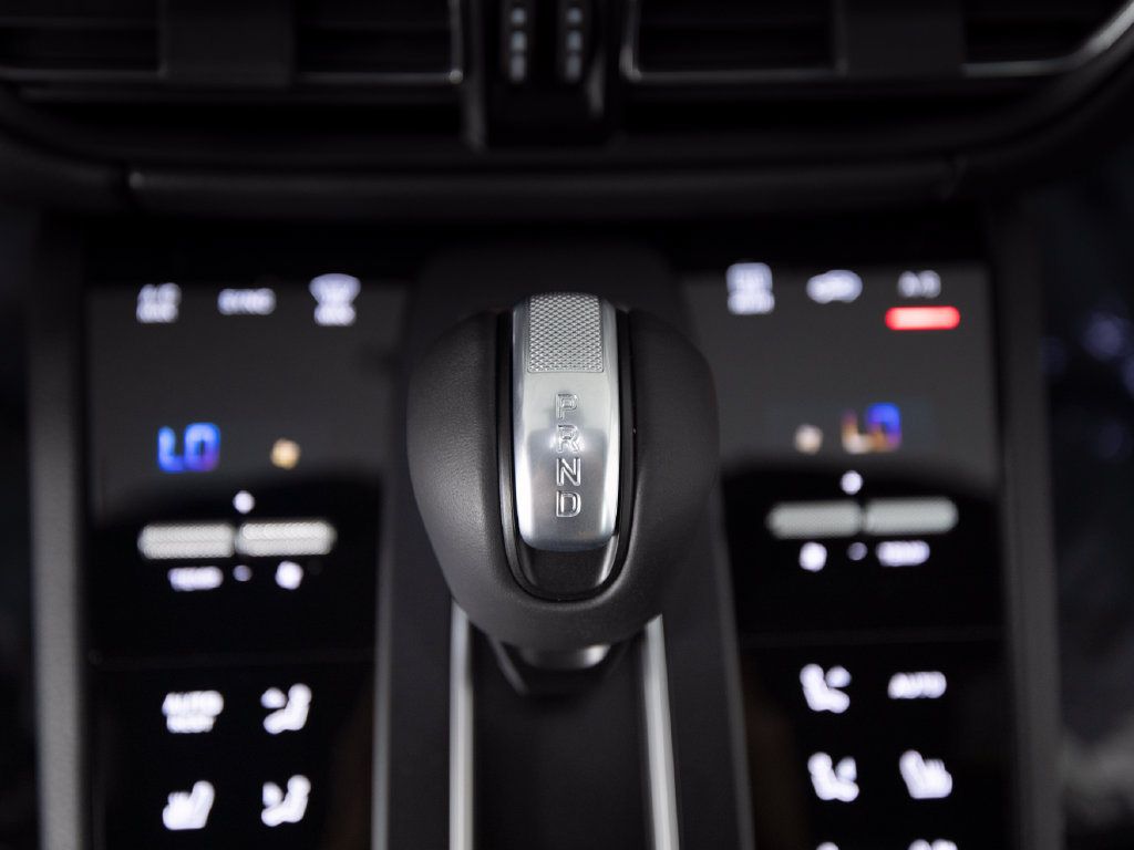 Certified 2026 Porsche Macan AWD/4WD image 28