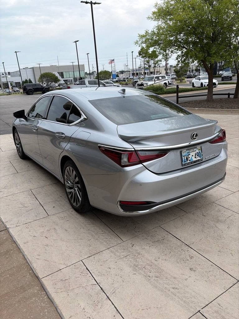 Used 2024 Lexus ES 300h Ultra Luxury w/ Accessory Package (Z2) FWD image 11