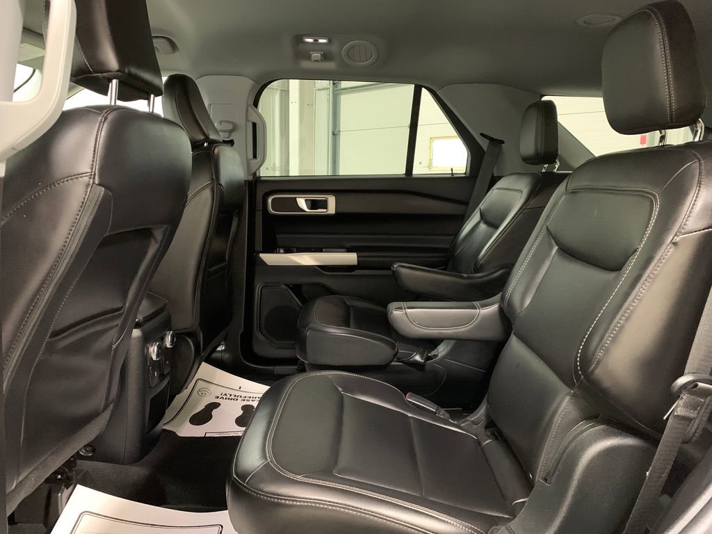 Used 2021 Ford Explorer XLT w/ Equipment Group 202A image 17