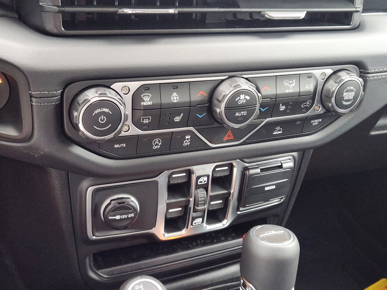 New 2026 Jeep Gladiator Sport AWD/4WD image 17