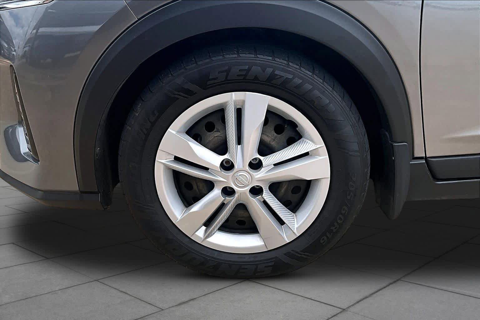 Used 2023 Nissan Kicks S FWD image 10