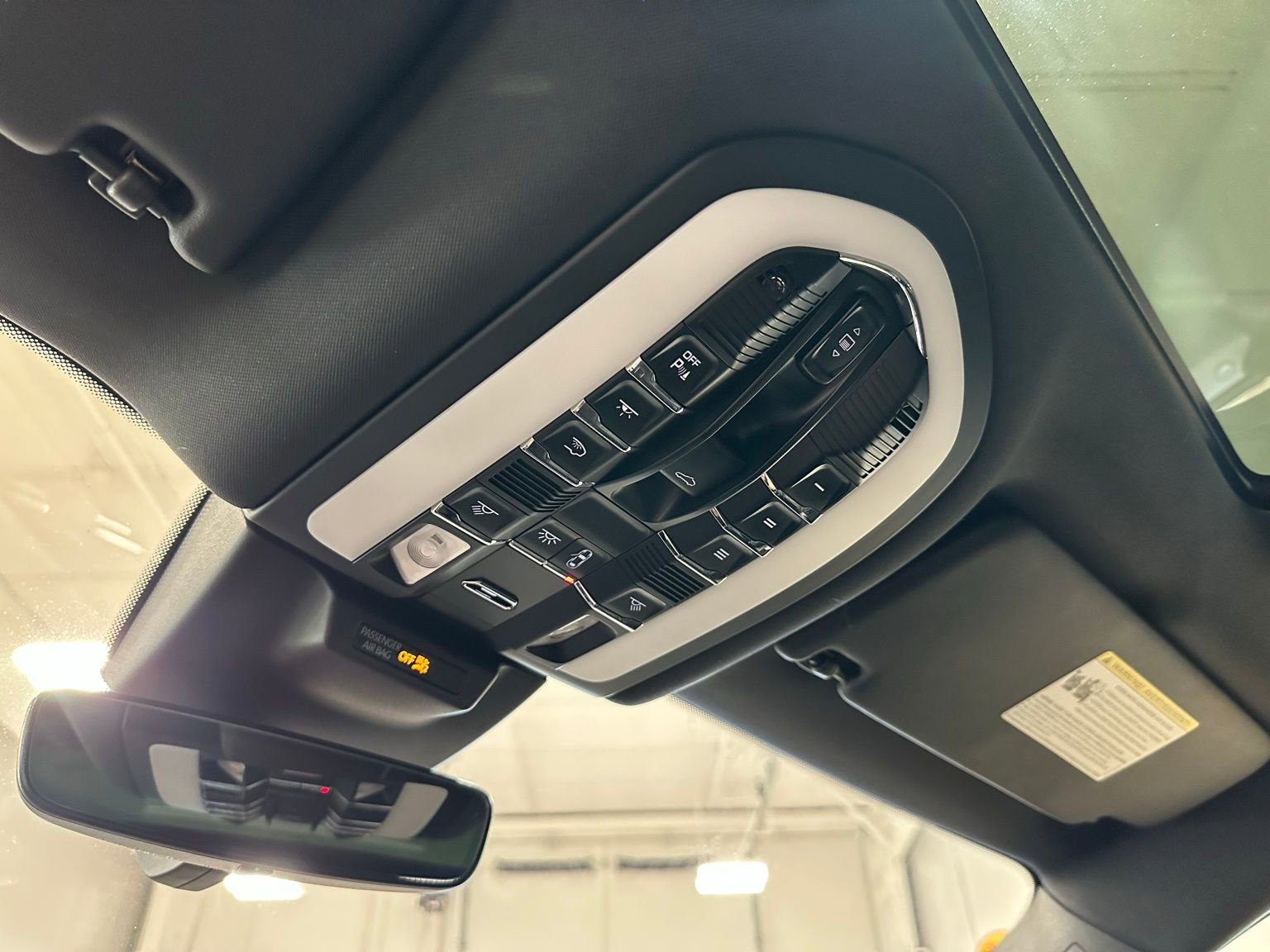 Used 2021 Porsche Macan S image 32