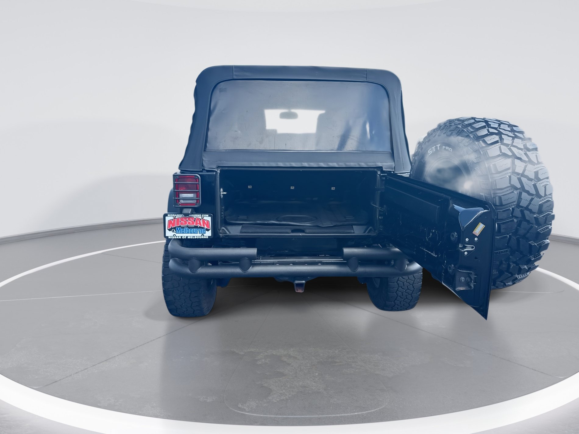 Used 2016 Jeep Wrangler Unlimited Rubicon w/ Connectivity Group AWD/4WD image 13