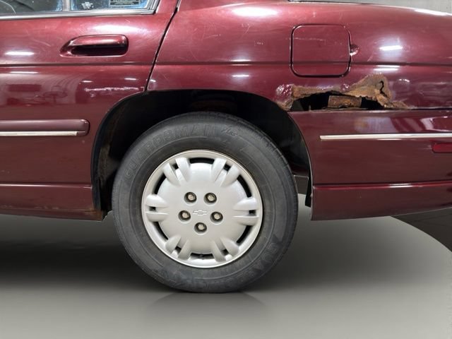 Used 2001 Chevrolet Lumina w/ Preferred Equipment Group FWD image 32