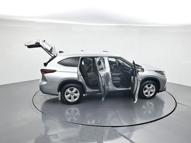 Used 2024 Toyota Highlander LE FWD image 46