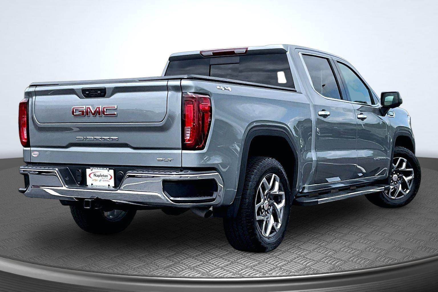Used 2024 GMC Sierra 1500 SLT w/ SLT Convenience Package AWD/4WD image 2