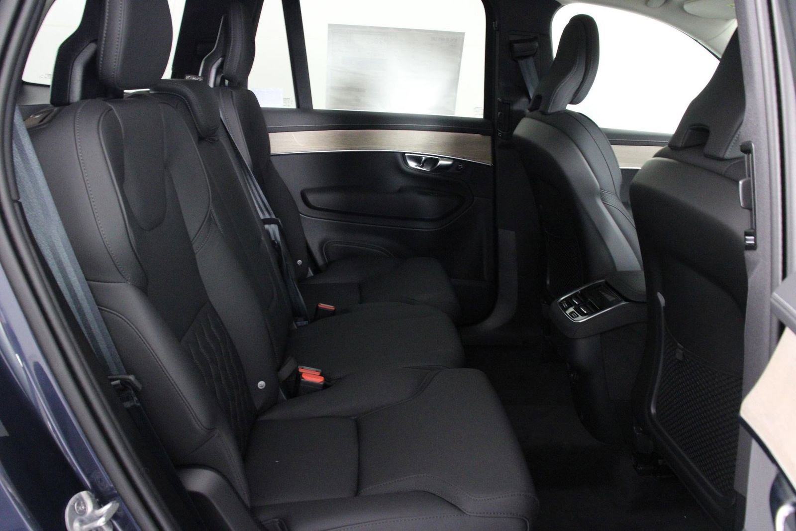 New 2025 Volvo XC90 B5 Core w/ Protection Package Premier image 11