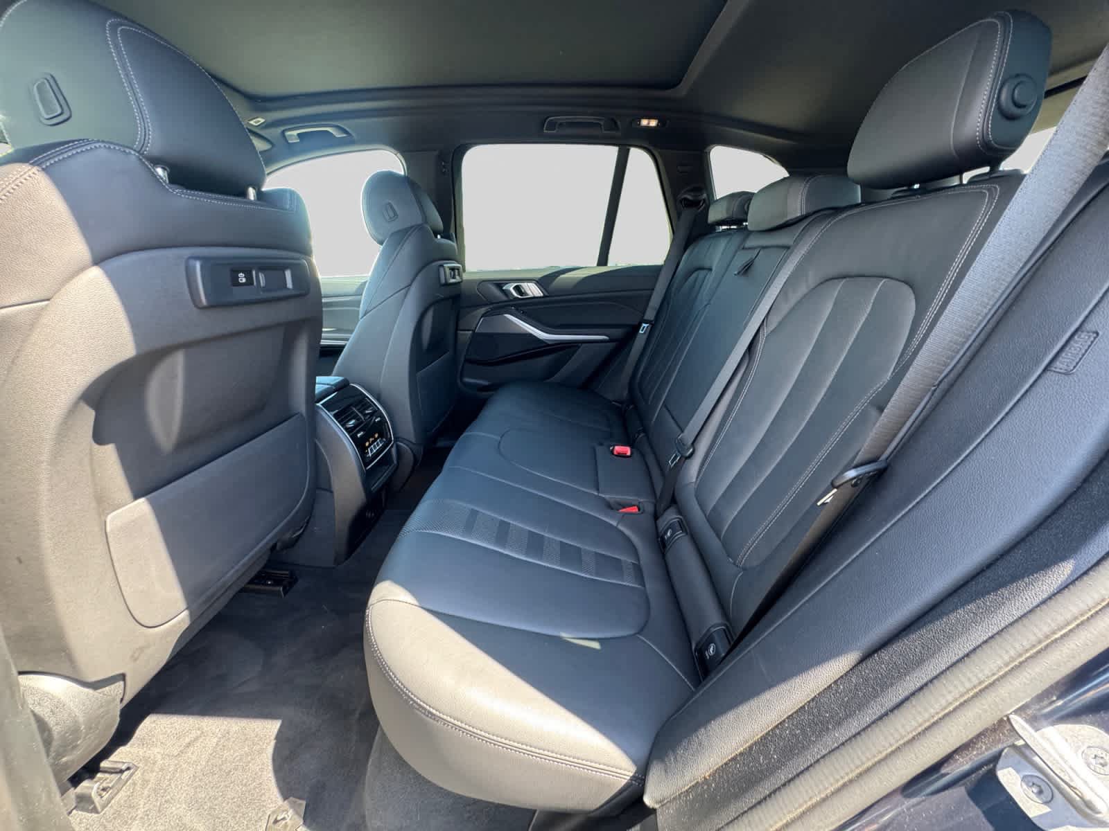 Used 2022 BMW X5 xDrive40i w/ M Sport Package AWD/4WD image 17