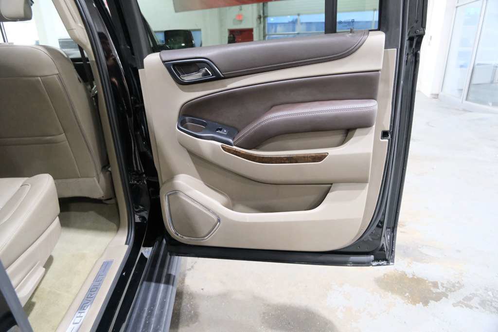 Used 2018 Chevrolet Suburban LT RWD image 27