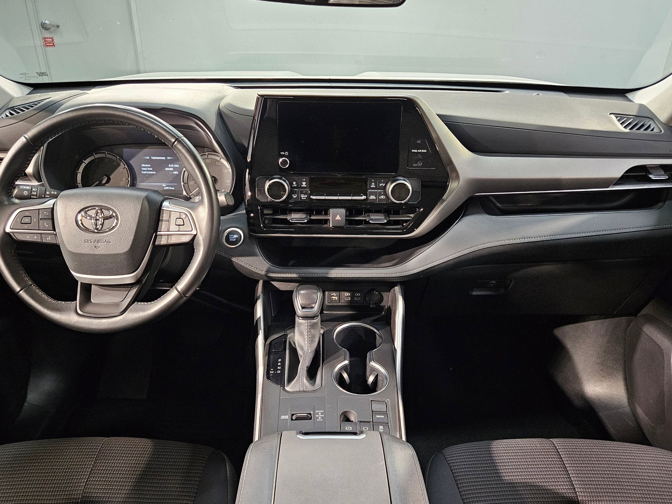 Certified 2025 Toyota Highlander LE FWD image 10