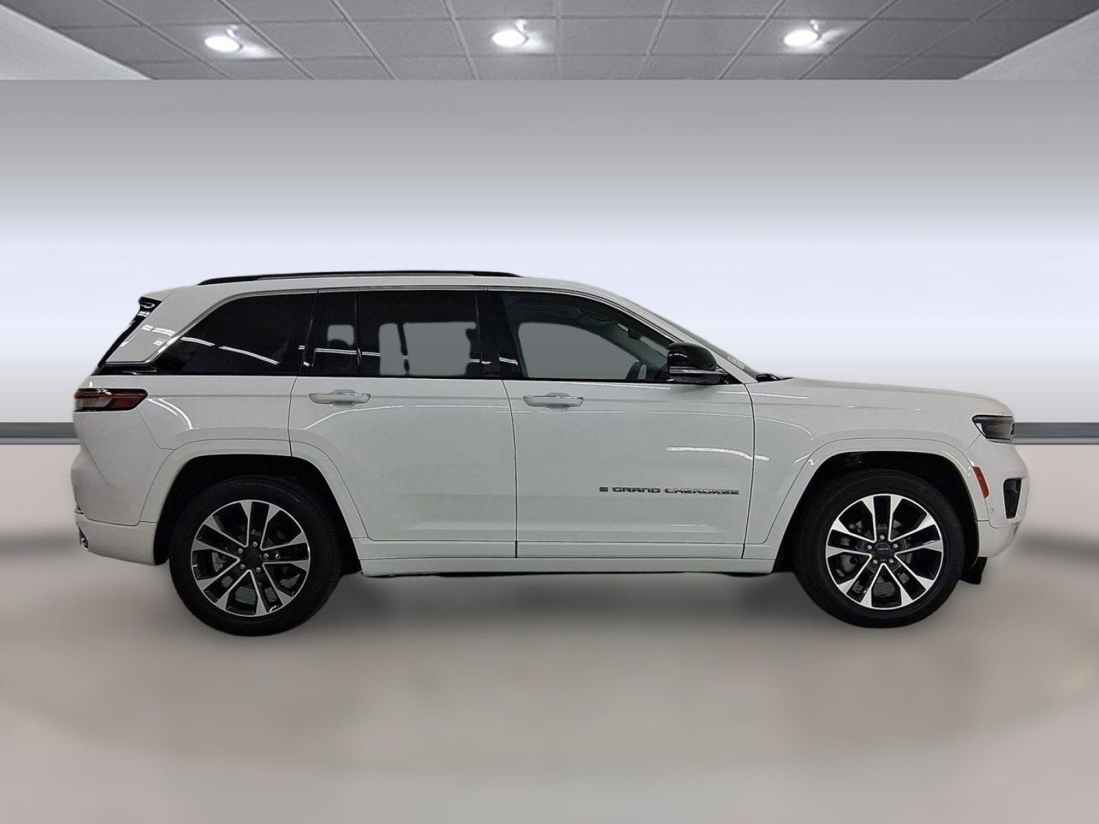 Used 2023 Jeep Grand Cherokee Overland w/ Adv Protech Group III image 8