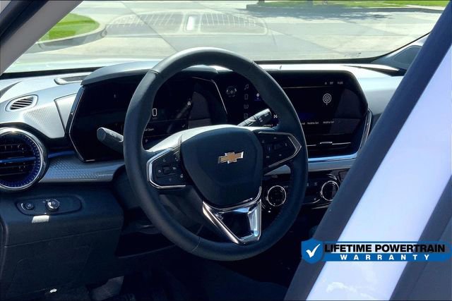New 2025 Chevrolet Trax LT w/ Driver Confidence Package FWD image 7