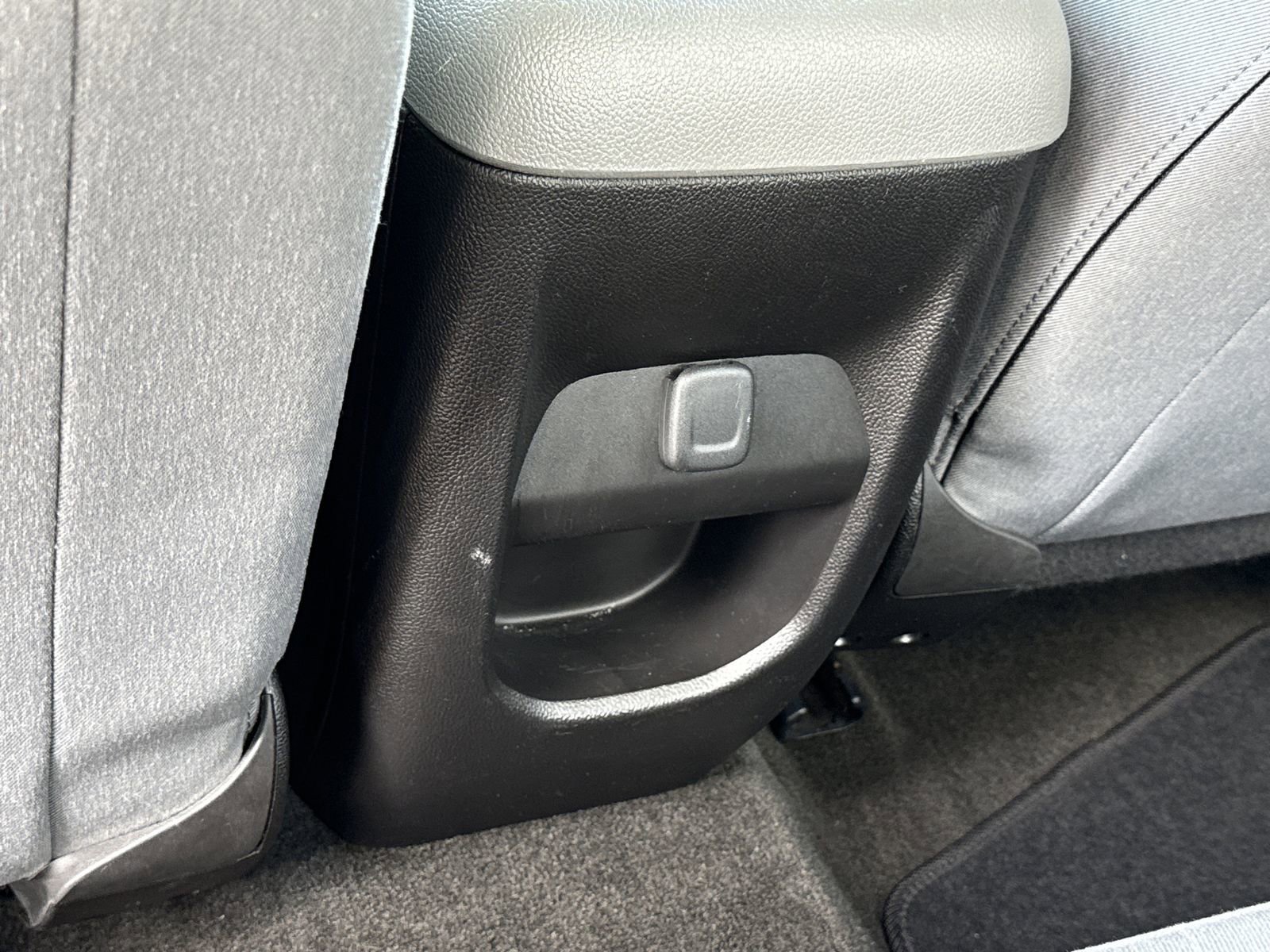 Used 2017 GMC Canyon 2WD Crew Cab w/ Convenience Package image 11