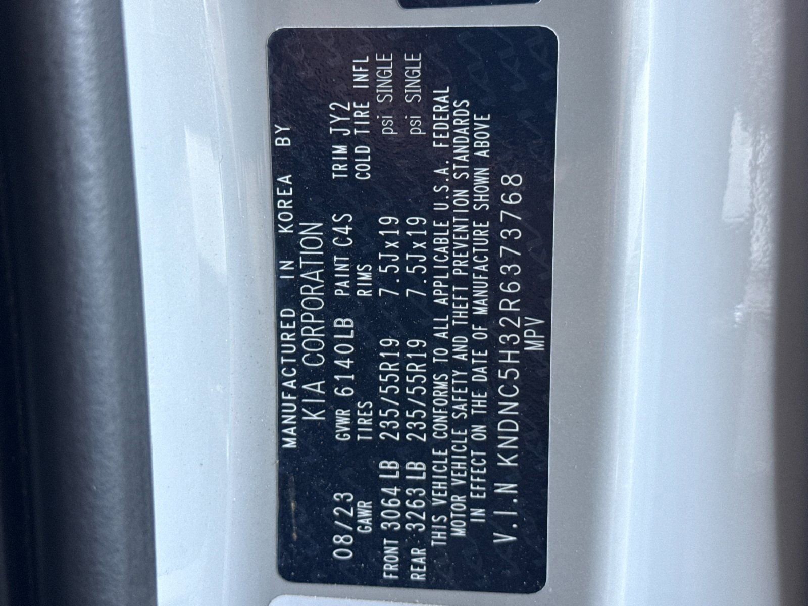 Used 2024 Kia Carnival EX FWD image 30