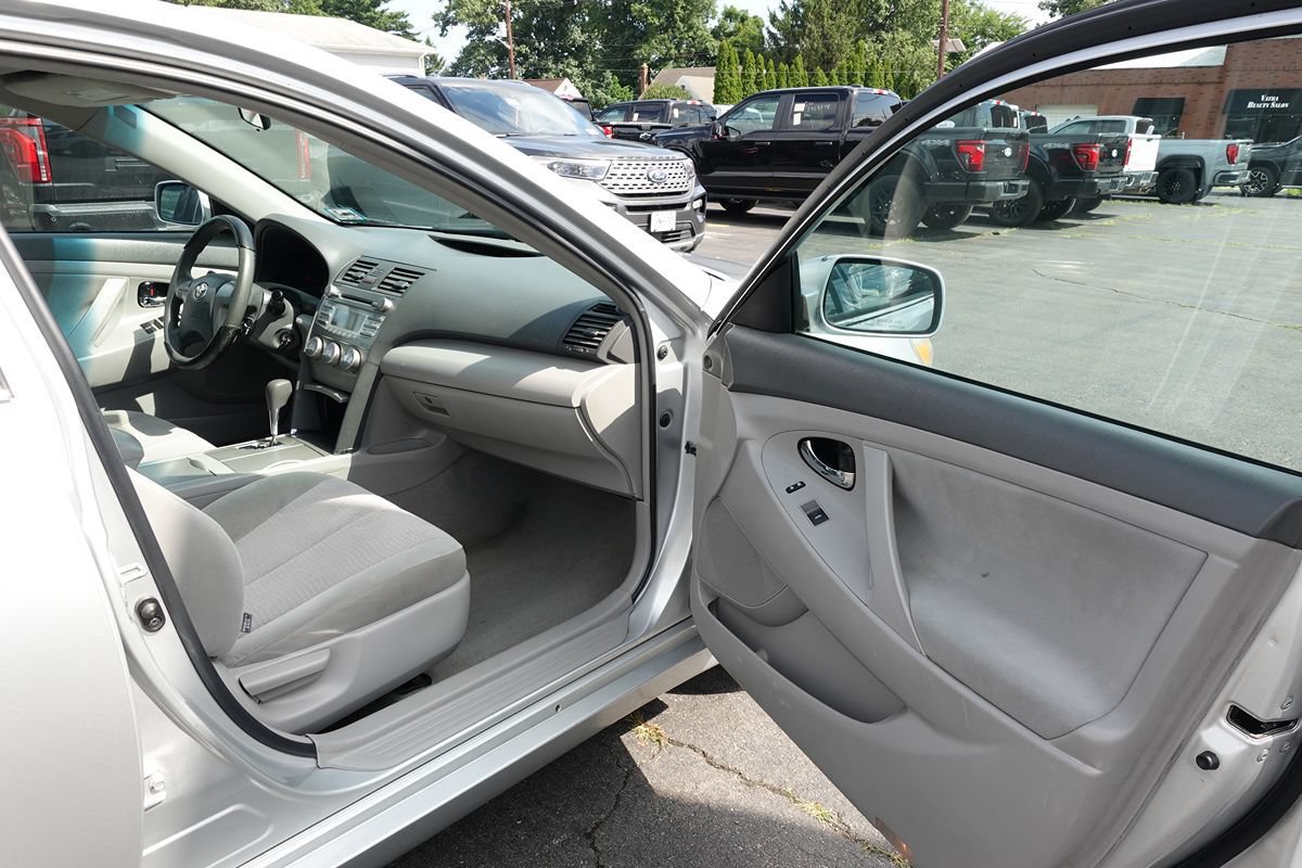 Used 2011 Toyota Camry LE FWD image 27