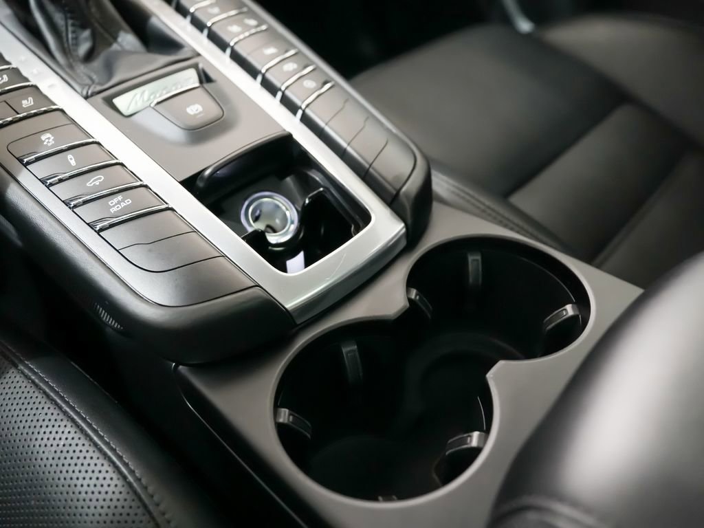 Certified 2020 Porsche Macan GTS image 34