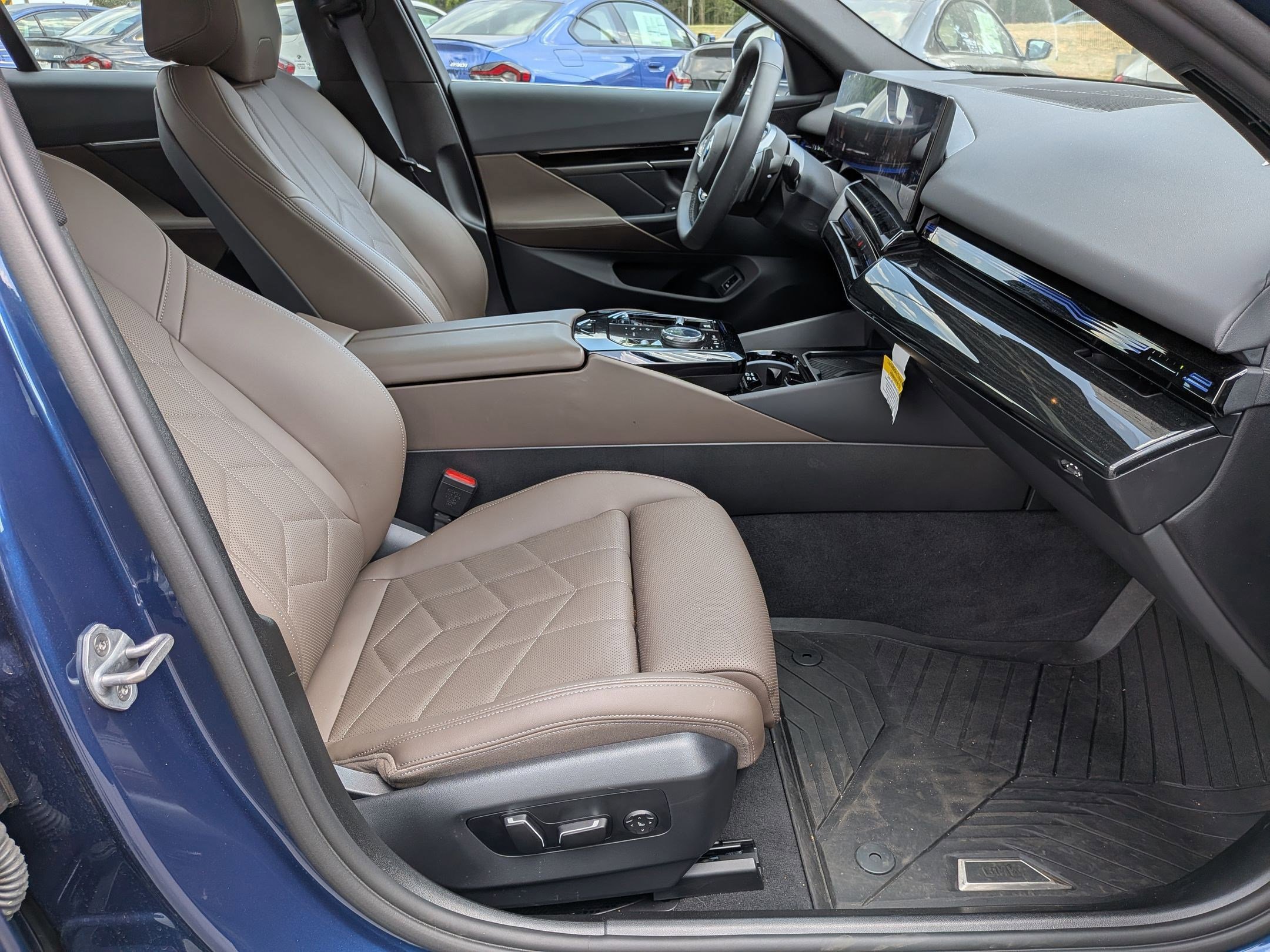 Used 2025 BMW 530i RWD image 38