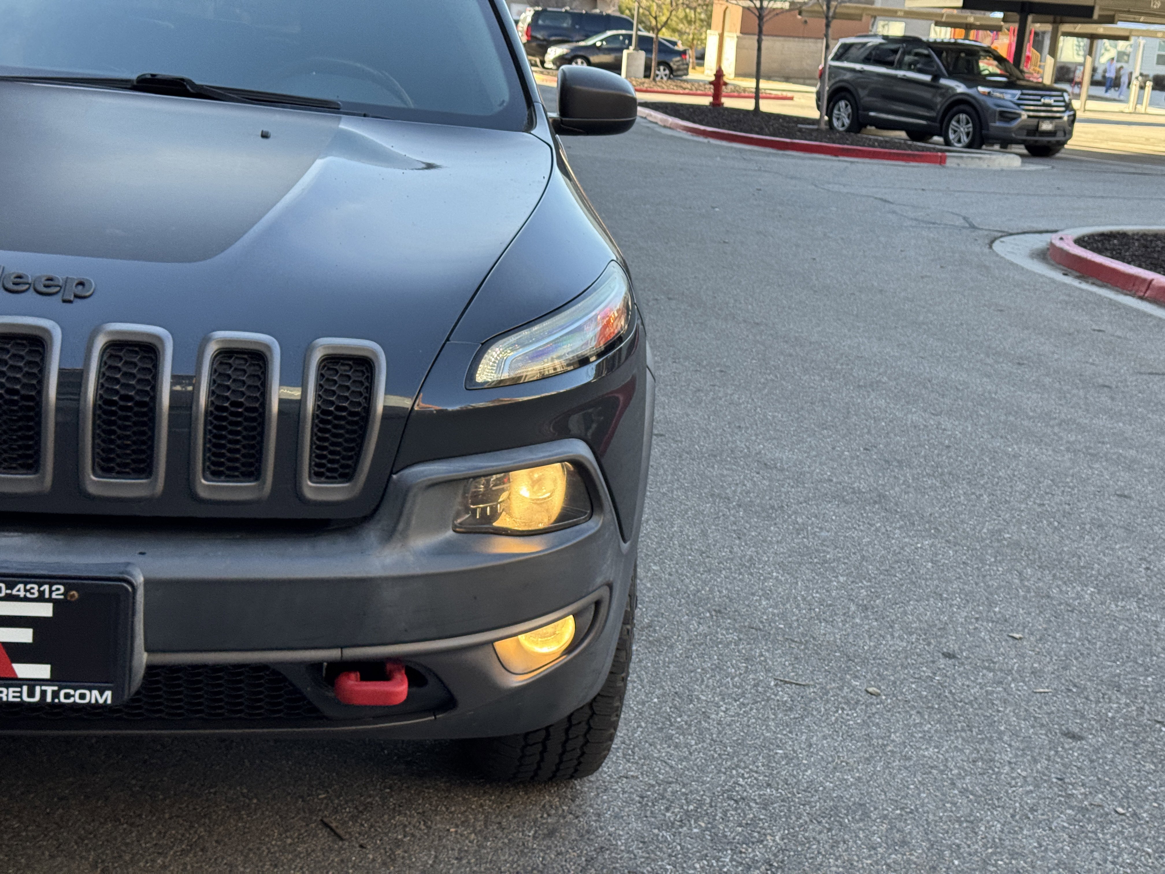 Used 2016 Jeep Cherokee Trailhawk image 11
