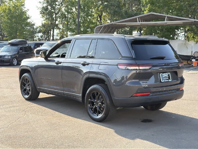Used 2024 Jeep Grand Cherokee Altitude AWD/4WD image 11