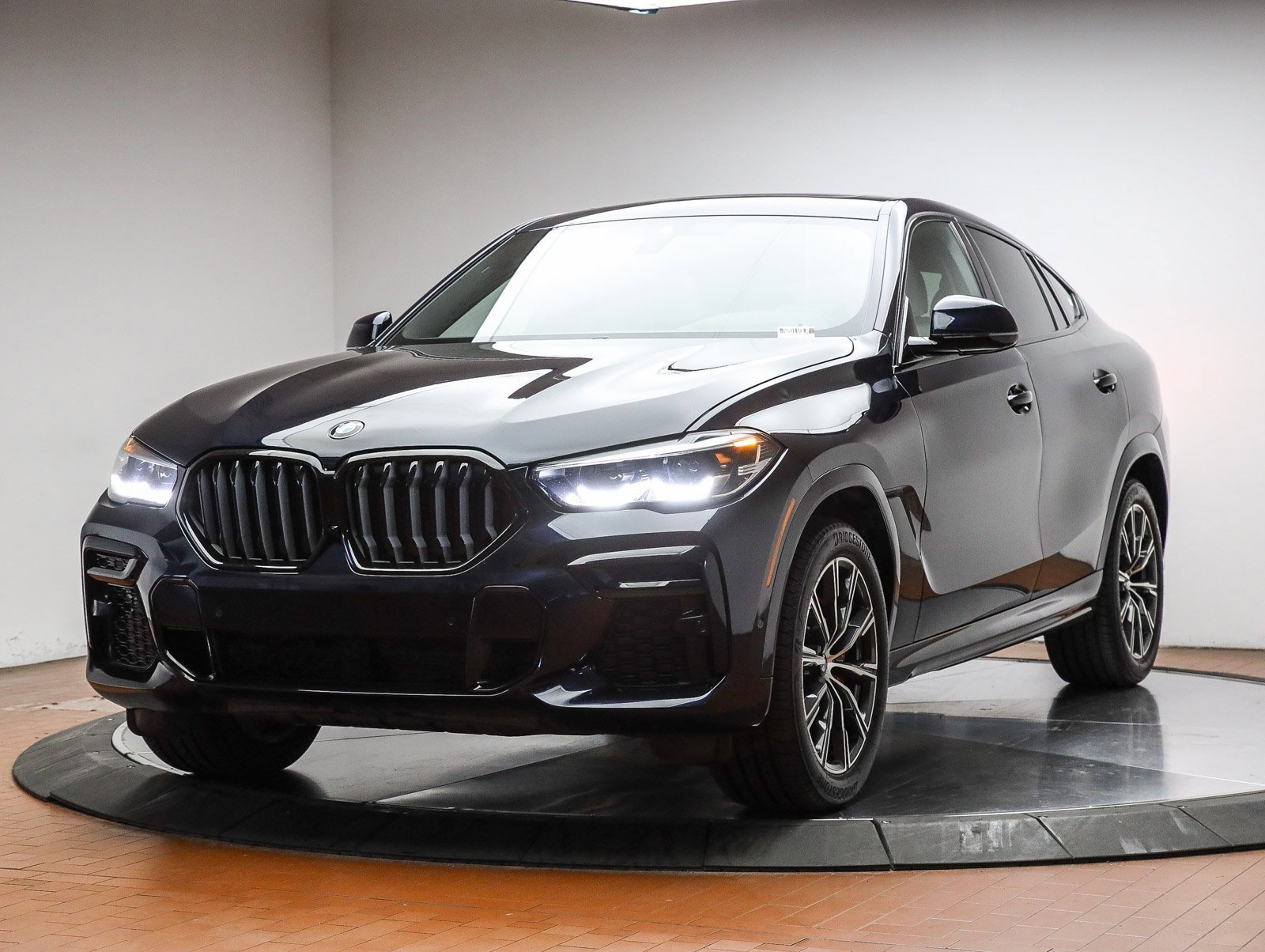 Certified 2023 BMW X6 xDrive40i w/ M Sport Package image 1