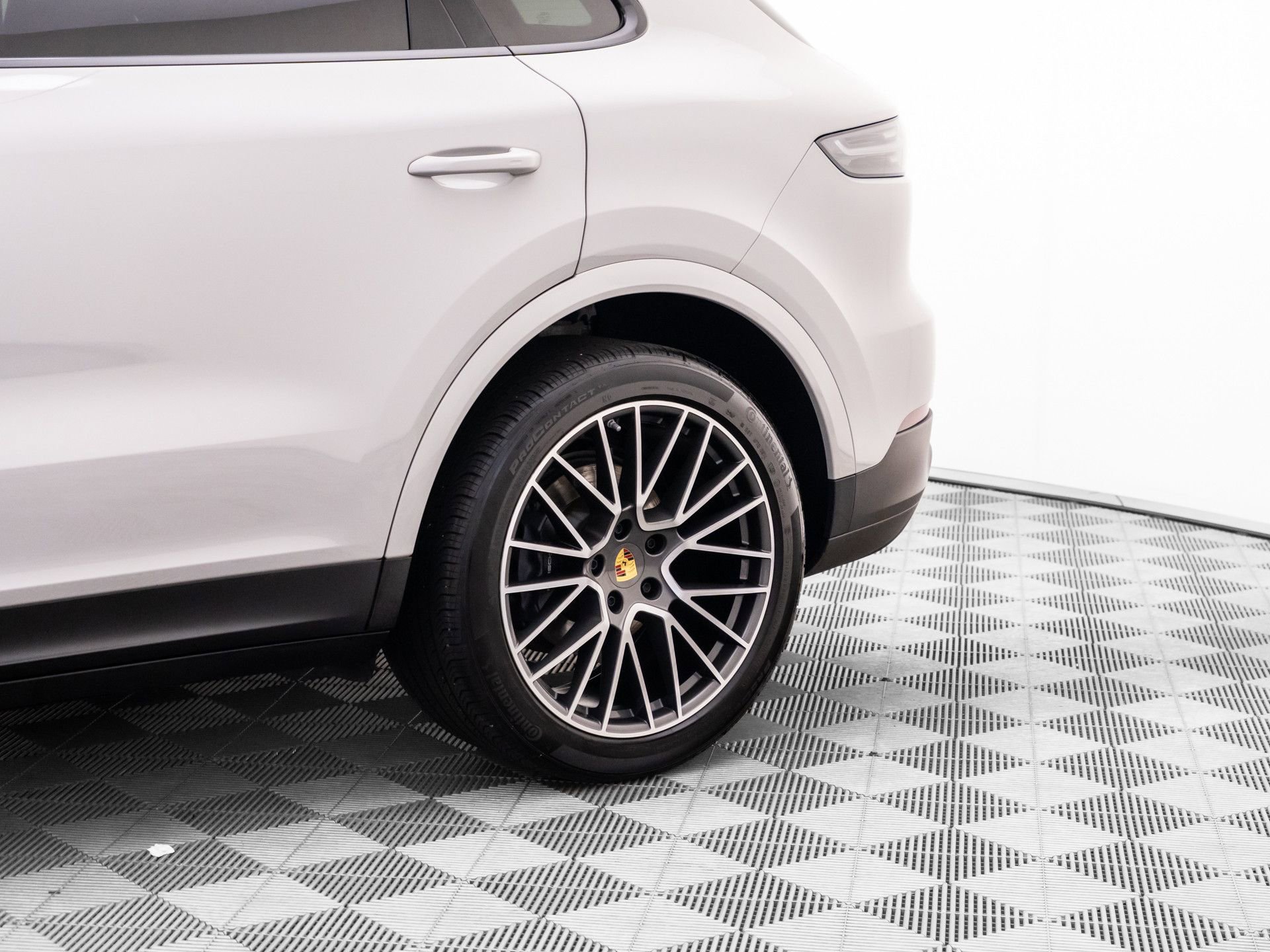 Certified 2023 Porsche Cayenne AWD/4WD image 35