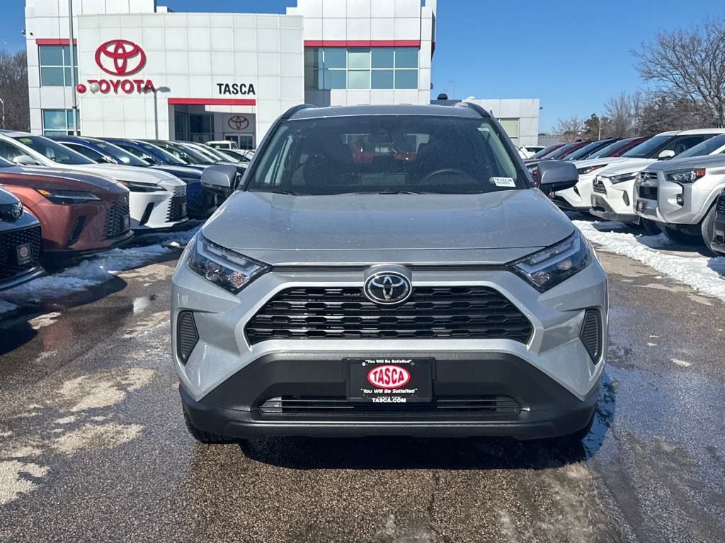 Used 2025 Toyota RAV4 XLE image 2