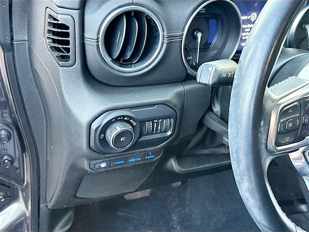 Used 2022 Jeep Wrangler Unlimited Sahara w/ Safety Group image 11