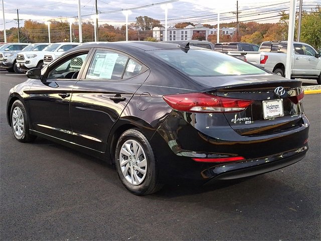 Used 2017 Hyundai Elantra SE w/ Cargo Package image 5