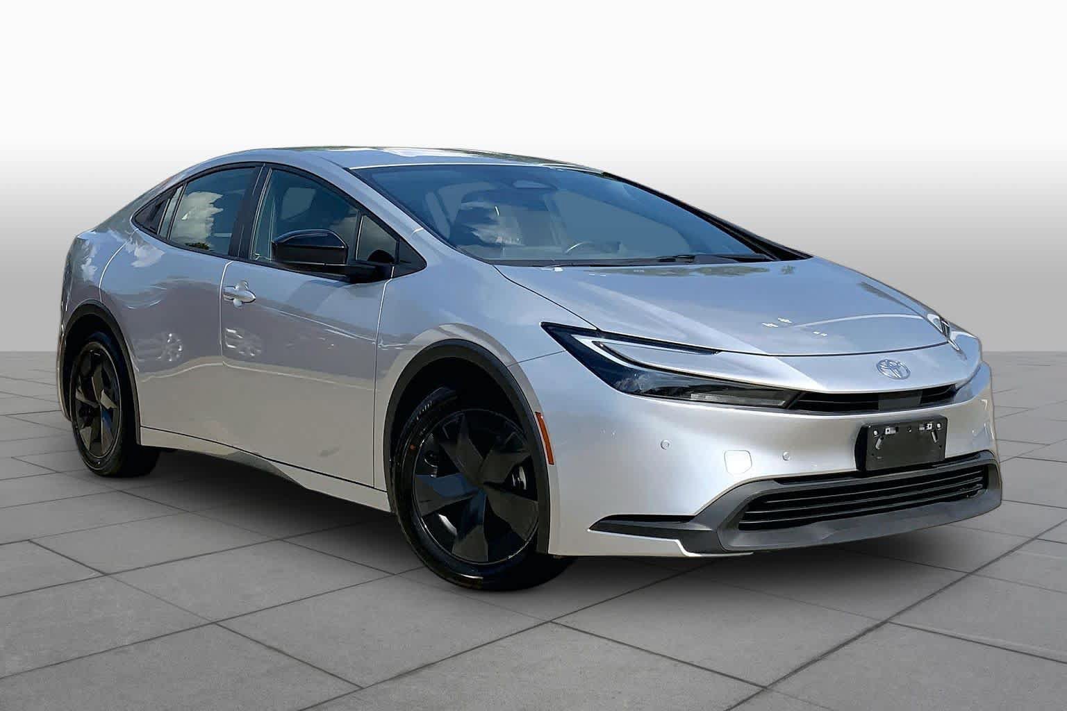 Used 2025 Toyota Prius LE FWD image 3