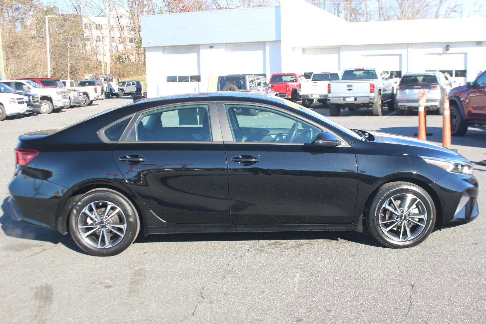Used 2023 Kia Forte LXS w/ LXS Technology Package image 8