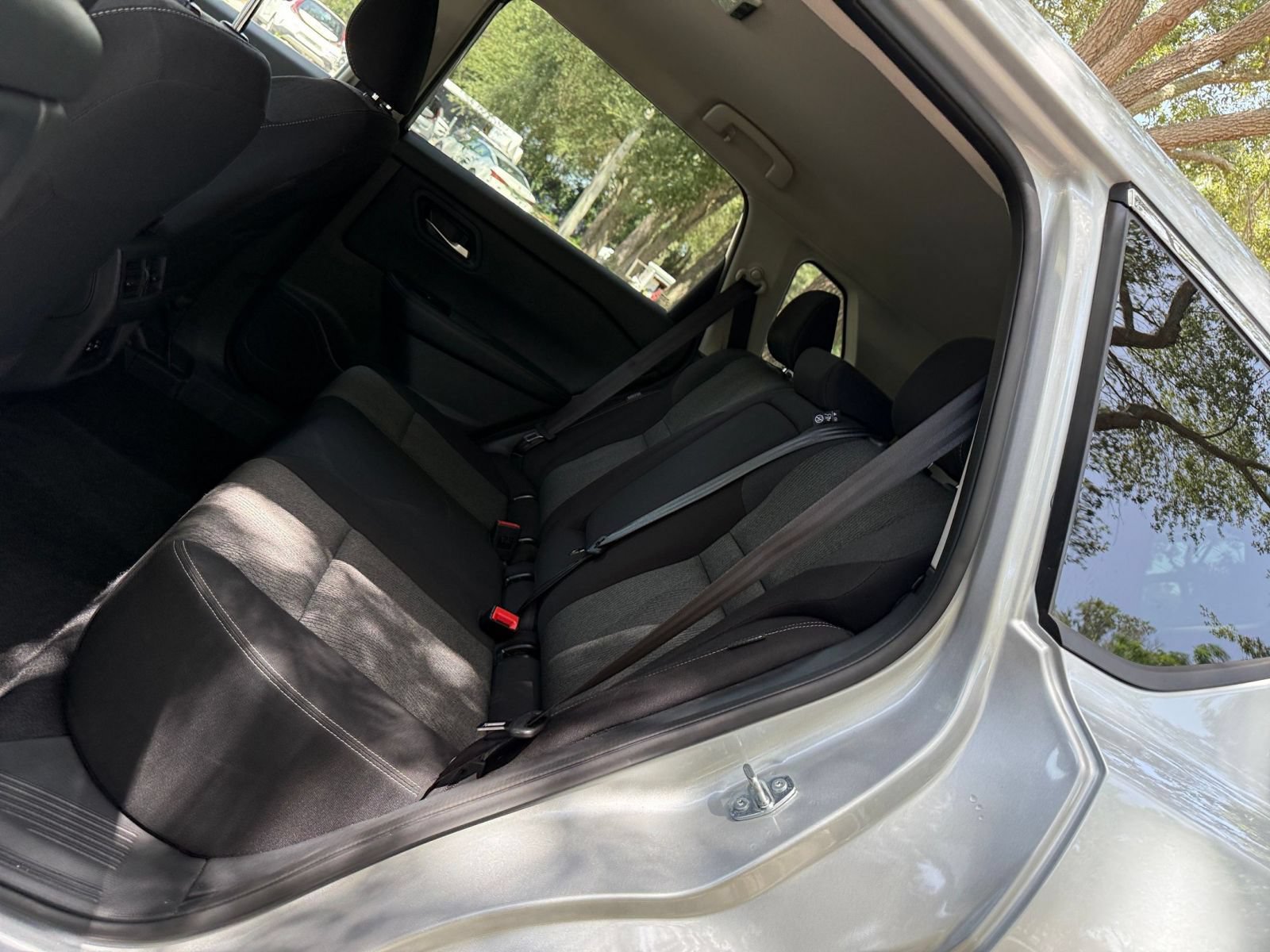 Used 2025 Nissan Rogue SV FWD image 36
