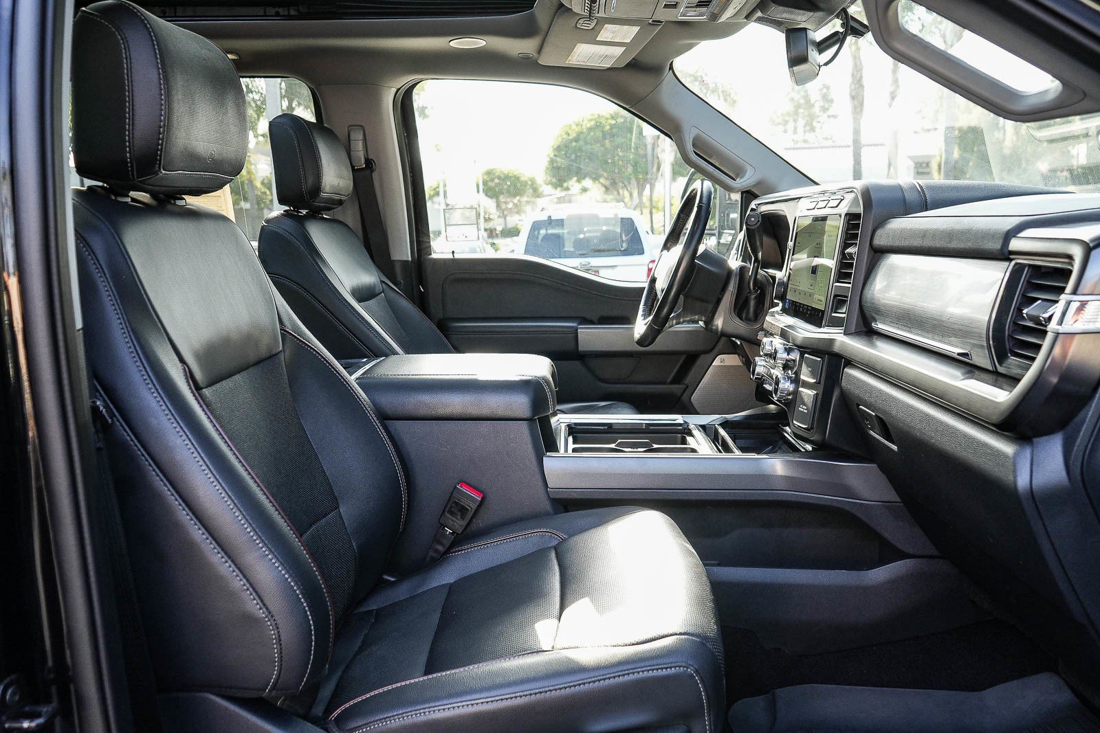 Used 2023 Ford F250 Lariat w/ Lariat Ultimate Package AWD/4WD image 17