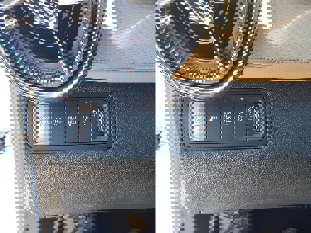 New 2026 Chevrolet Equinox ACTIV w/ Convenience Package III image 16