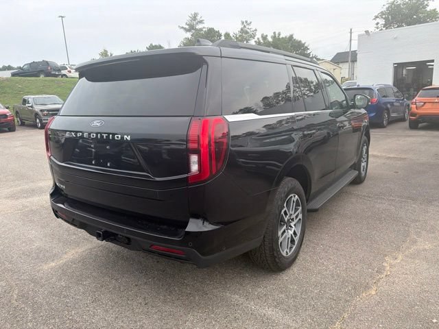 Used 2025 Ford Expedition Active AWD/4WD image 30