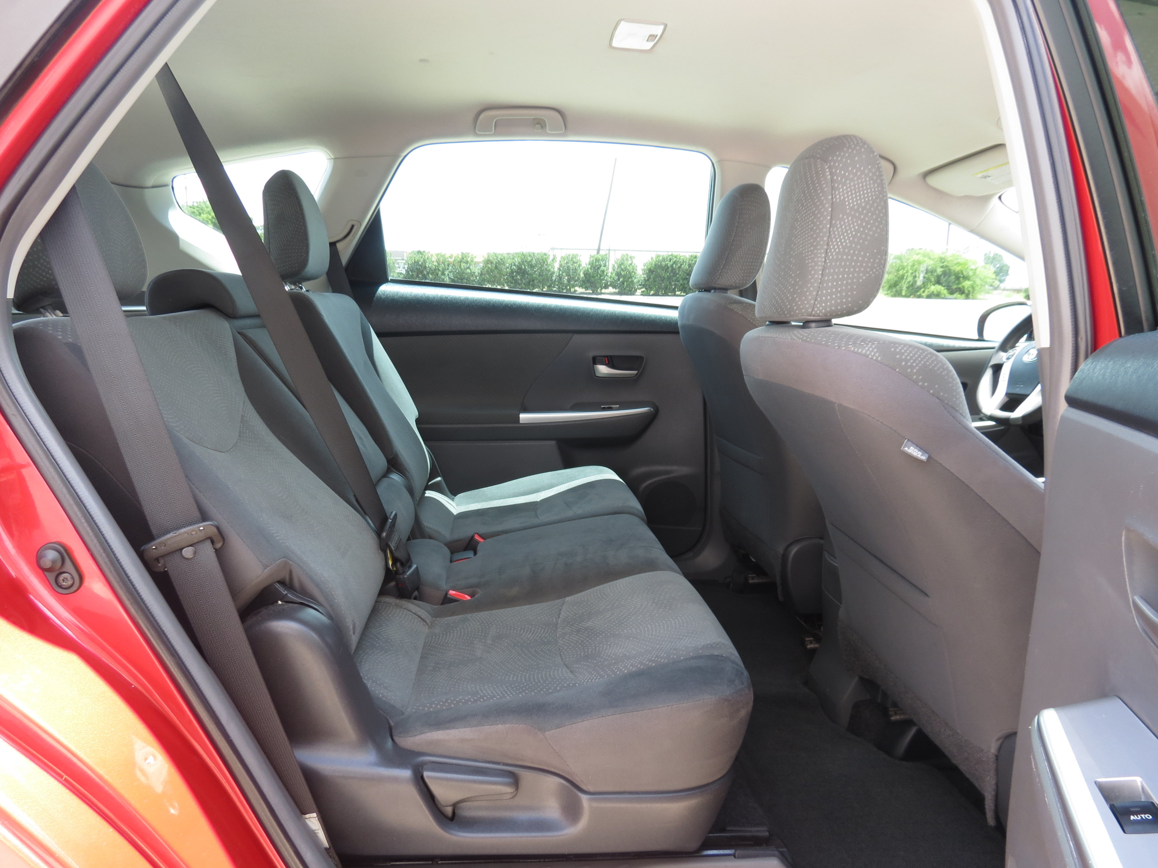 Used 2014 Toyota Prius V Two FWD image 31
