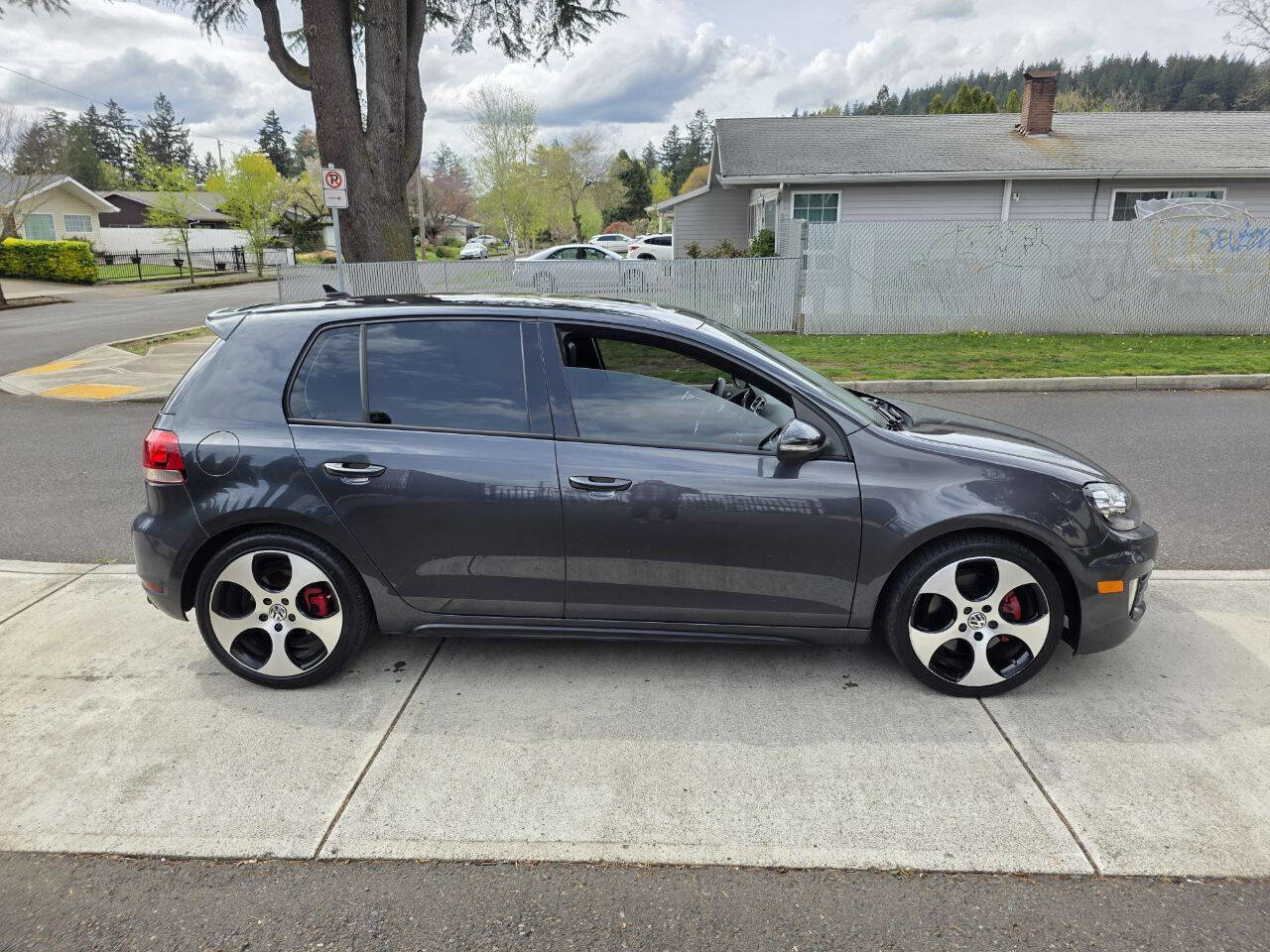 Used 2010 Volkswagen GTI 4-Door FWD image 4