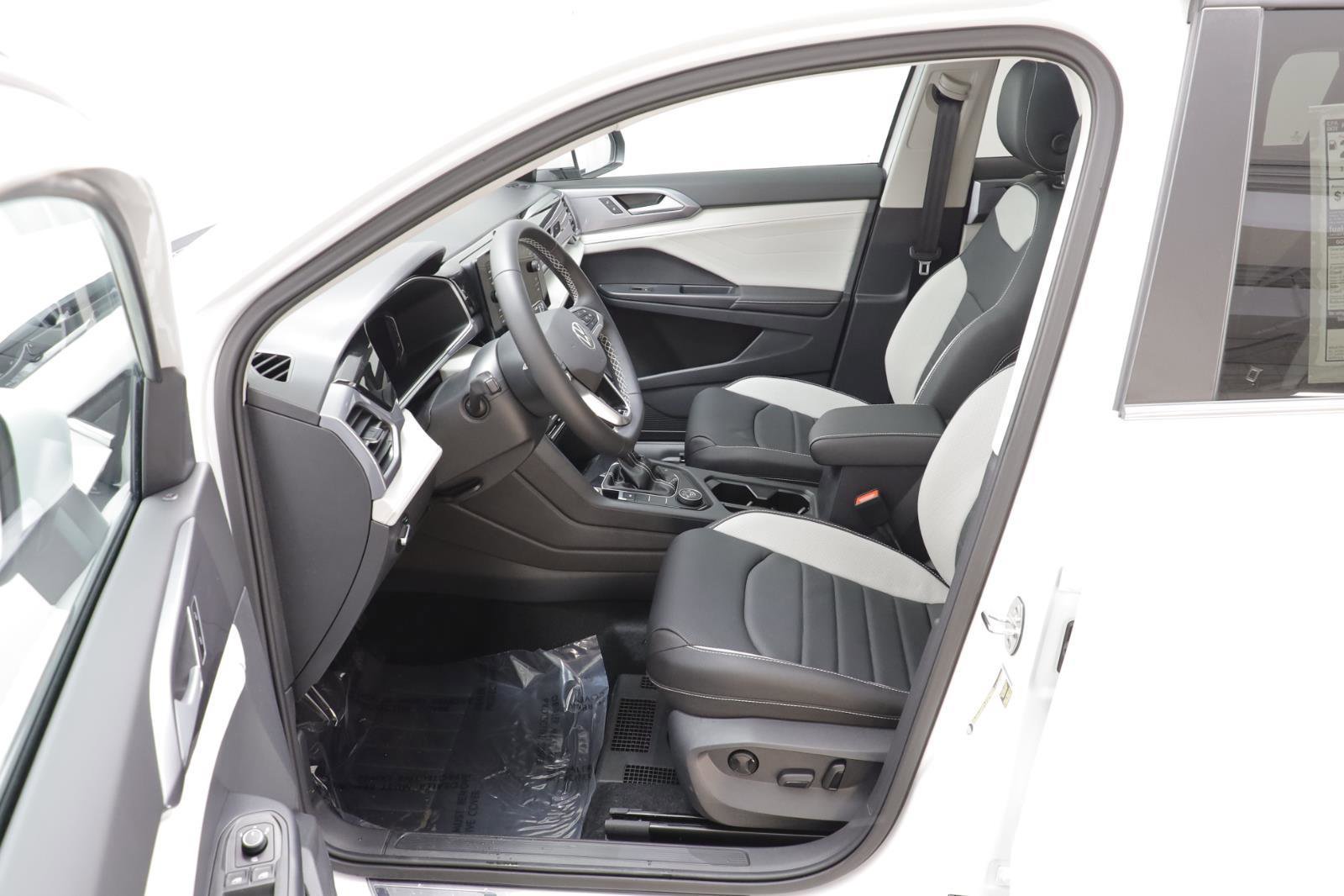 New 2026 Volkswagen Taos SEL image 6